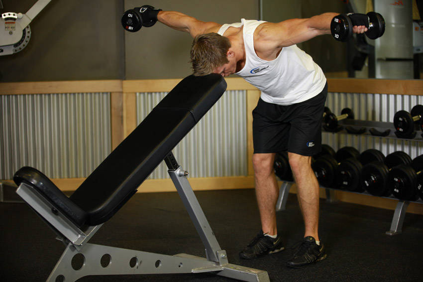 Rear Delt Raise (sahare ke saath) end ki position