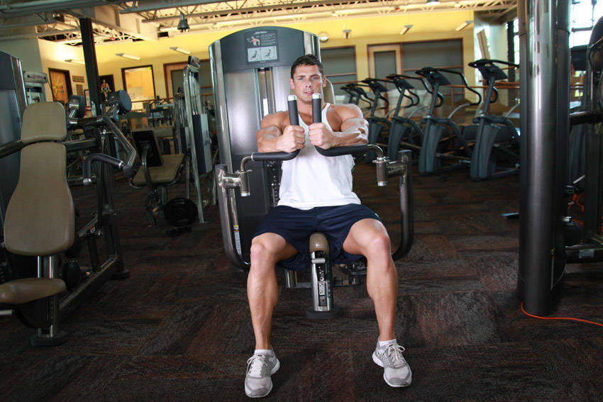 Pec Deck (Butterfly) shuru ki position