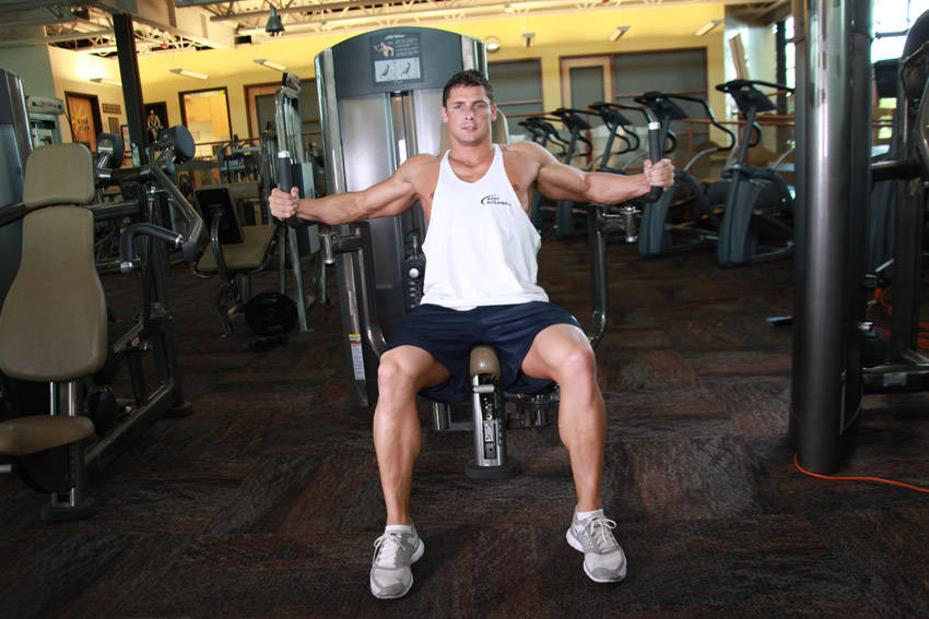 Pec Deck (Butterfly) end ki position