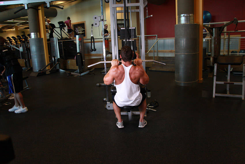 Close-Grip Lat Pulldown end ki position