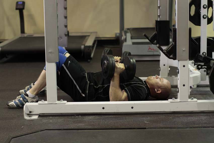 Dumbbell Floor Press end ki position