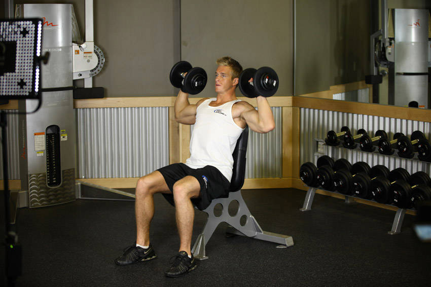 Dumbbell Shoulder Press shuru ki position