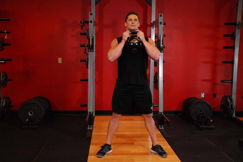 Goblet Squat shuru ki position