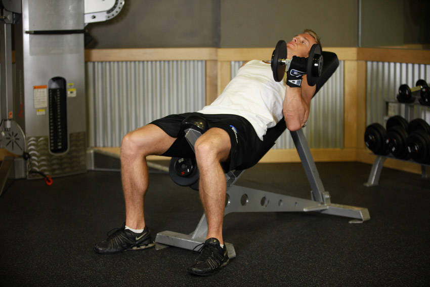 Incline Dumbbell Curl end ki position