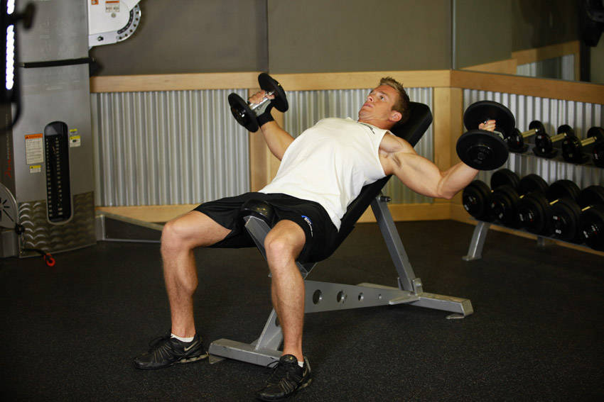 Incline Dumbbell Fly end ki position
