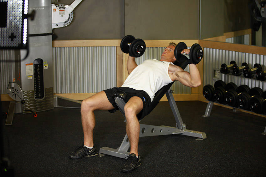 Incline Dumbbell Press shuru ki position
