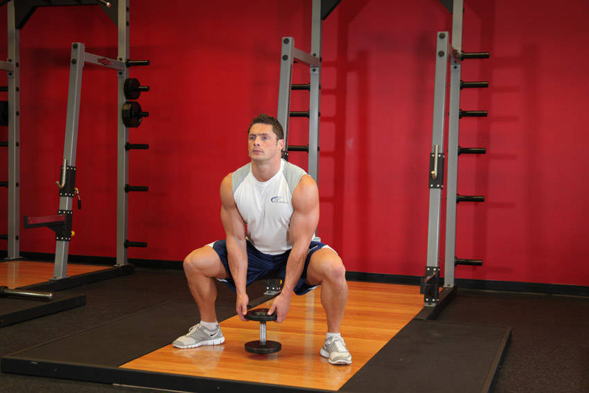 Plié Dumbbell Squat end ki position