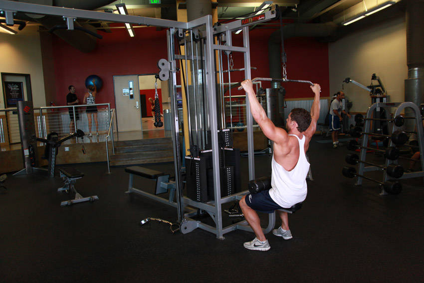 Lat Pulldown shuru ki position