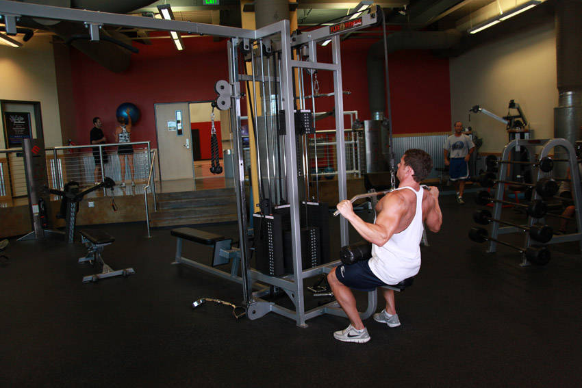Lat Pulldown end ki position